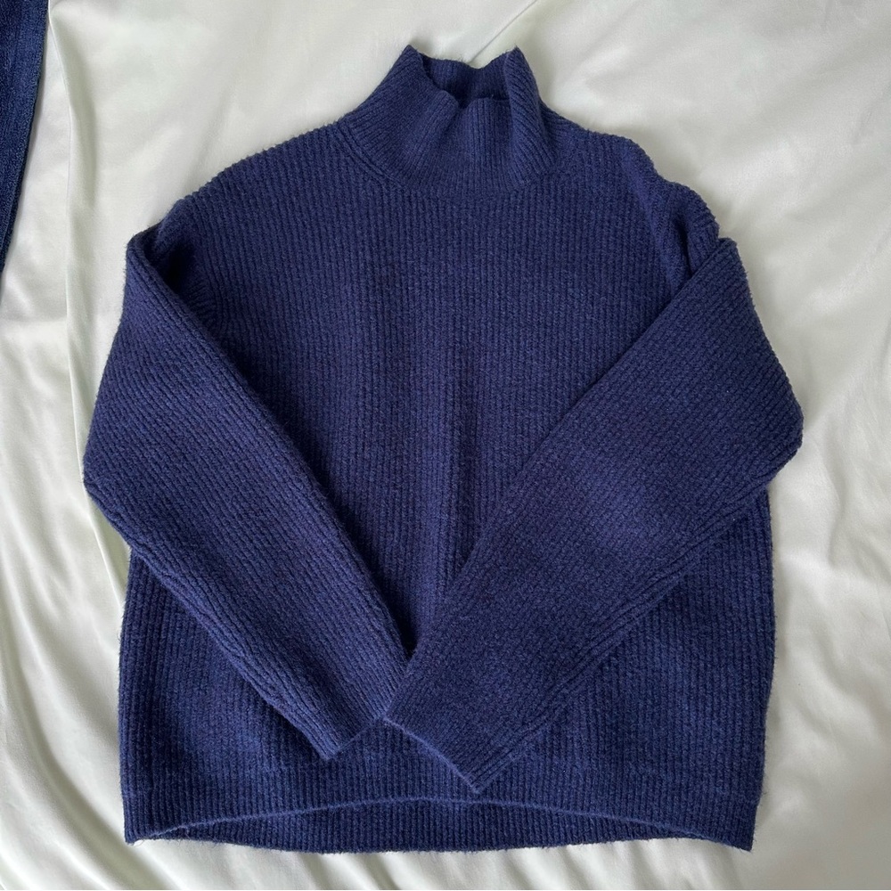 UNIQLO Soufflé Yarn Mock Neck Sweater